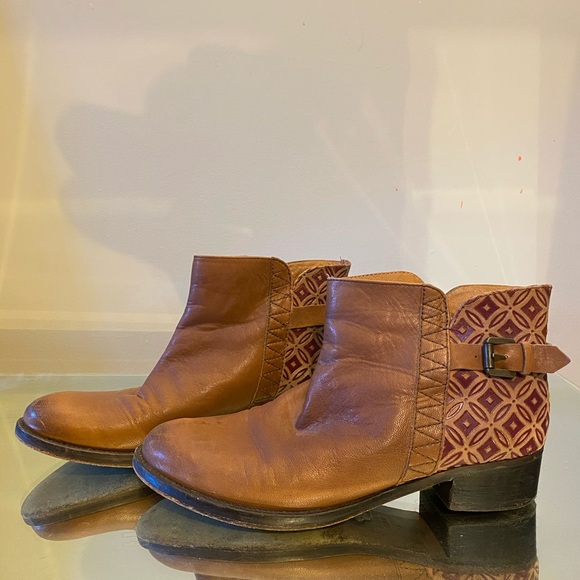Jasper & Jeera (Anthro) Caravan Tile Ankle Booties - Picture 2 of 7